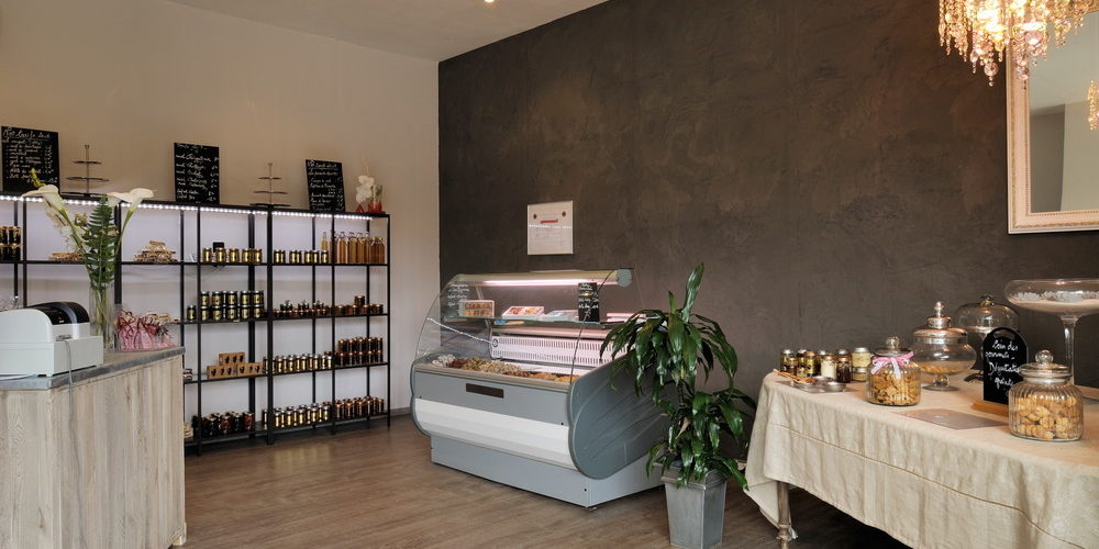 maison fiordolci-miel-nougat-chocolat-corse-ajaccio-dégustation A la sortie nord d'Ajaccio, la Maison Fiordolci vous propose des démonstrations de confection ainsi que des dégustations des produits élaborés dans l'atelier : miel corse, nougats...