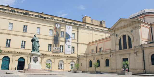 Le musée Fesch à Ajaccio renferme des milliers d'oeuvres d'art italien datant du XIV au XIX siècle. Il contient des primitifs italiens, des tableaux de Bartolomeo, Bellini. Une visite incontournable à faire sur Ajaccio