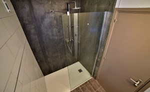 Nouvelle salle de bain pour les chambres hôtelières de la résidence de vacances Paese di Lava à Ajaccio